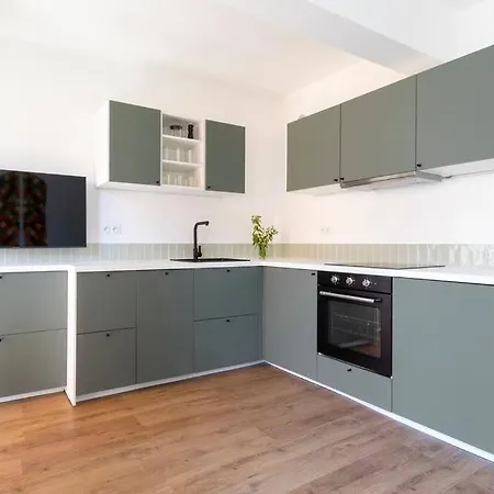 1br Design Balcony Center Tram & 10mins