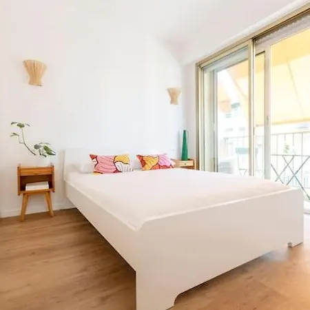 L2 2p Moliere Balcons/ac/wifi/5mins Tram & 10mins Apartment