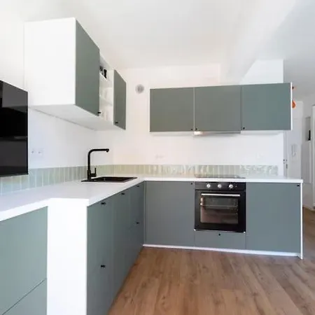 1br Design Balcony Center Tram & 10mins Appartement