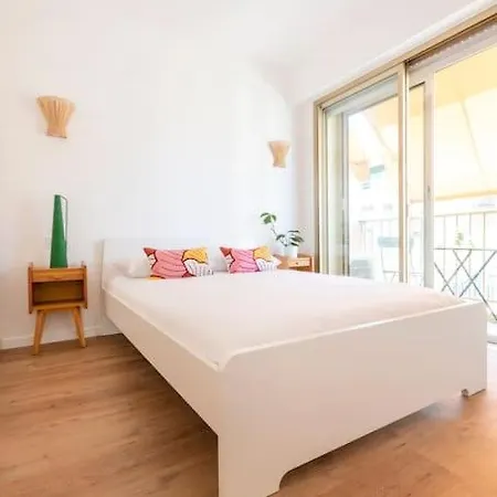 Apartment L2 2p Moliere Balcons/ac/wifi/5mins Tram & 10mins *