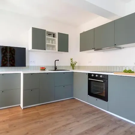 1br Design Balcony Center Tram & 10mins Appartement