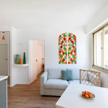 1br Design Balcony Center Tram & 10mins شقة