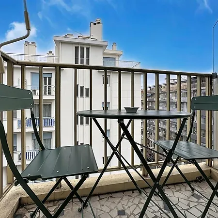 شقة 1br Design Balcony Center Tram & 10mins